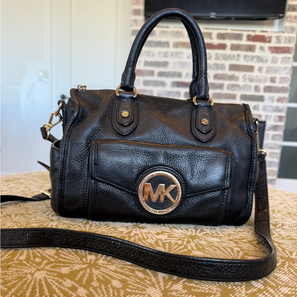 pre-owned Michael Kors satchel made of black leather with gold-tone hardware